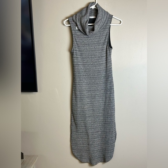 Lush medium turtle neck 15-p2p  41-1/2 length linied maxi slit on each side - Picture 2 of 11